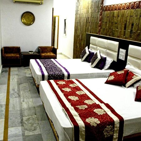 Kaveri Hotel And Restaurant Yamunānagar Dış mekan fotoğraf
