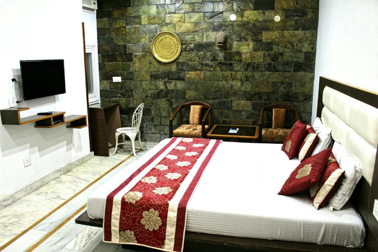 Kaveri Hotel And Restaurant Yamunānagar Dış mekan fotoğraf